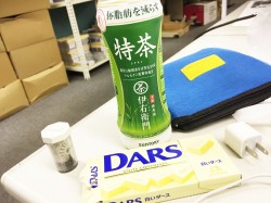 はかどるデスクワーク！！ 「全部、足のせいだ！！！」