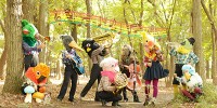 鳥のようで鳥じゃない!? ムサビに通う不思議な生き物、「とりじん」の1日に密着してみた。